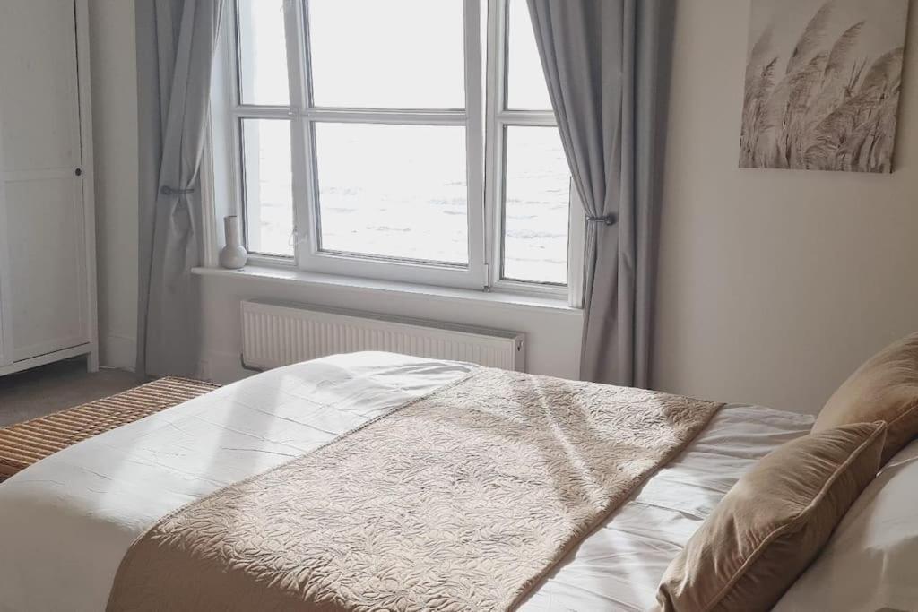 Beach View, 4 Bedroom House Opposite The Sea! Sleeps 10 Sandgate Zewnętrze zdjęcie